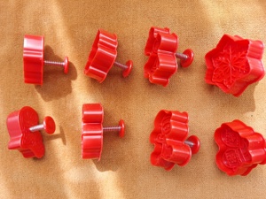 Set 8 forme pentru prajituri de Craciun, Silicon, Rosu