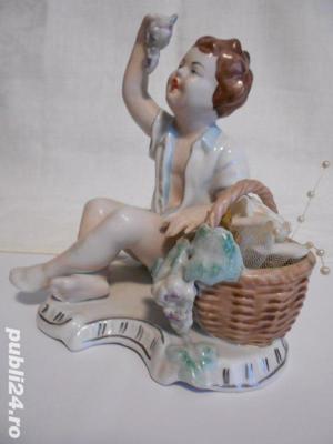 Bibelou vechi din portelan   Baiat cu struguri   pictat manual - imagine 2