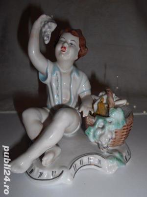 Bibelou vechi din portelan   Baiat cu struguri   pictat manual - imagine 6