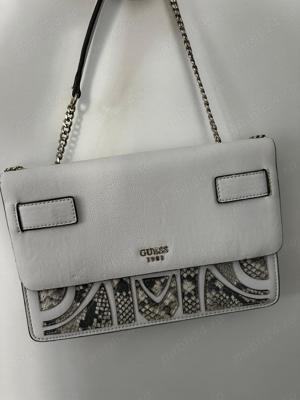 Geantă Guess crossbody albă