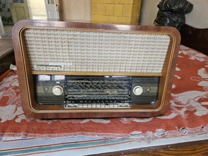 Radio vintage cu lampi tuburi