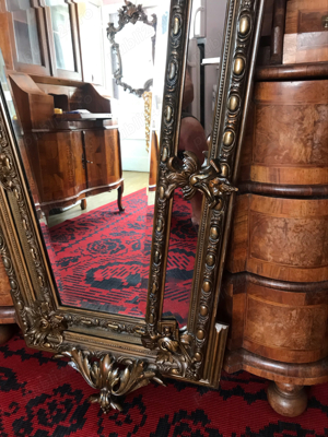 OGLINDÁ EMPIRE DEOSEBIT  