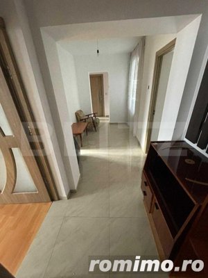 Apartament 3 camere, 62 mp, decomandat, zona Spital - imagine 2