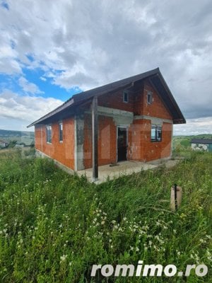 Casa la rosu, 800 mp de teren etravilan, zona Valea Fanatelor - imagine 3