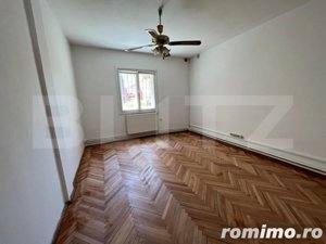 Casa de 8 camere, 190 mp, teren 360 mp, garaj, Lipovei - imagine 8