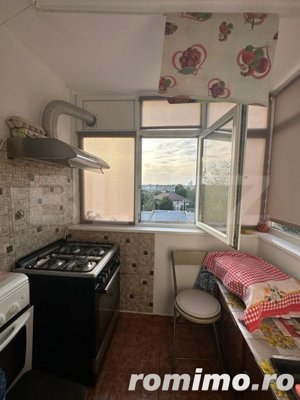 Apartament 3 camere, decomandat anul 1985  Malu Rosu - imagine 4