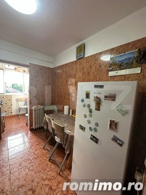 Apartament 3 camere, decomandat anul 1985  Malu Rosu - imagine 5