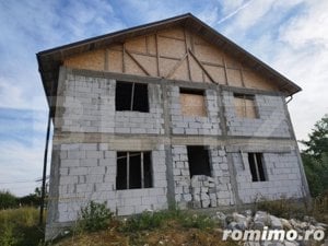 Casa individuala, 7 camere, 400mp, teren 3800mp, Corlatesti