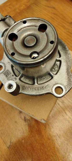 Pompa apa VW Tiguan / Passat 2012-2018 originala cu senzor - imagine 3