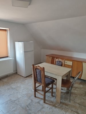 Închiriez apartament la casa 