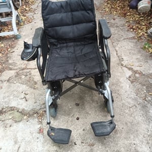 Vind carut electric pentru persoane cu handicap