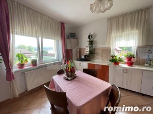 Casa cu 430  mp 8 camere cu teren 11 ari în Corunca - imagine 3