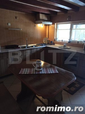 Casa tip vila 8 camere, 350mp, zona Corunca - imagine 11