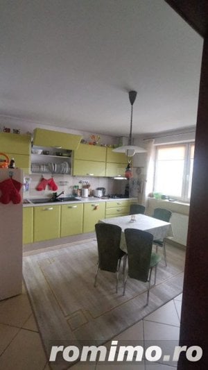 Apartament pe două nivele, cu 5 camere, 185mp, zona Zamca