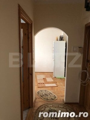 Apartament 5 camere, 100 mp, semidecomandat, zona Burdujeni