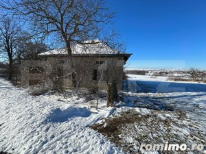 Casa batraneasca , teren 1000 mp, zona Călinești - imagine 5