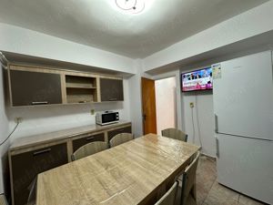 Închiriez apartament cu 2 camere  - imagine 2