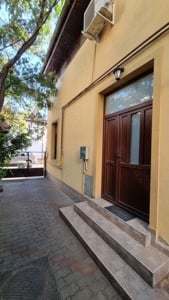 Casa cu 4 camere de inchiriat, ideala firma sau locuit in zona Stirbei Voda Cismigiu Universitate