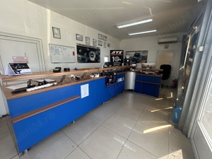 Angajăm mecanic, ajutor mecanic și tinichigiu cu sau fără experienta - imagine 2