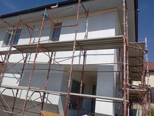 tencuiala decorativa aplicam tragem