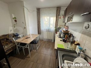 Apartament de 3 camere, decomandat,  în zona Pelendava - 1 Mai - imagine 8