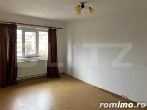 Apartament de 2 camere decomandat, 49 mp, zona liceului Ecateriana Teodoroiu