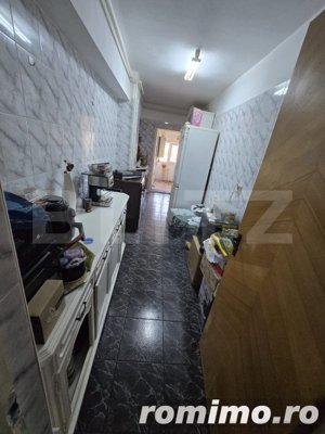 Apartament 3 camere, semidecomandat, zona 8 Mai - imagine 4