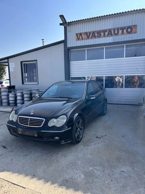 Dezmembram Mercedes-Benz C CLASS – C180 (W203), 2.0b tip motor 111.951 an 2000-2002 129CP - imagine 3