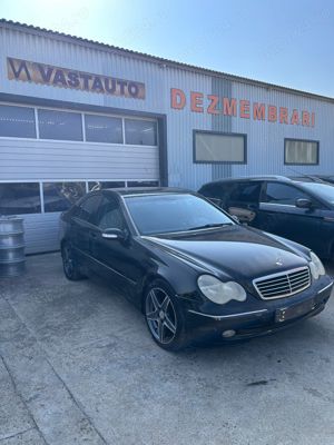 Dezmembram Mercedes-Benz C CLASS – C180 (W203), 2.0b tip motor 111.951 an 2000-2002 129CP