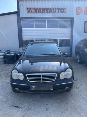 Dezmembram Mercedes-Benz C CLASS – C180 (W203), 2.0b tip motor 111.951 an 2000-2002 129CP - imagine 2