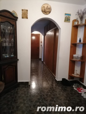 Vând apartament spațios cu 3 camere, zona 1 Mai, Târgu Jiu  - imagine 2