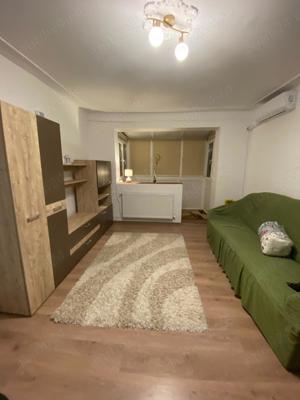 Închiriez apartament 