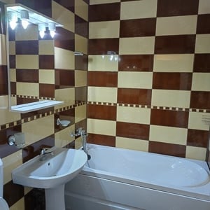 Închiriez apartament 2 camere - imagine 2