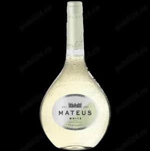 Sticle albe goale de la vin Mateus de 750 ml, forma de para