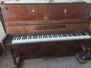 Vând pianina mecanică Lirika. Preț 2000 Lei.