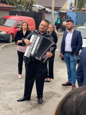 Acordeonist lautar pentru obiceiuri nunta 