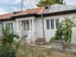 Vand casa cu teren comuna Jaristea, sat Padureni, ultracentral, pret negociabil