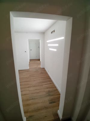 Vând apartament renovat Narcisa 3camere(Bucegi) - imagine 2