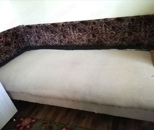 Pat din lemn masiv, cu arcuri 