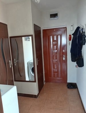 Apartament 2 camere decomandat bloc turn zona Dambovita - imagine 3