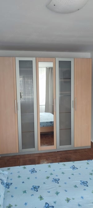 Închiriez apartament cu trei camere  - imagine 7