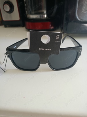 Vând ochelari de soare fashion,unisex, produs de calitate.