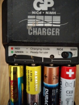 Încărcător GP pt. acumulatori - imagine 3