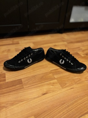 Tenesi Fred Perry negri in conditie buna marimea 40 - imagine 3