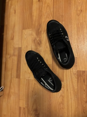 Tenesi Fred Perry negri in conditie buna marimea 40 - imagine 4