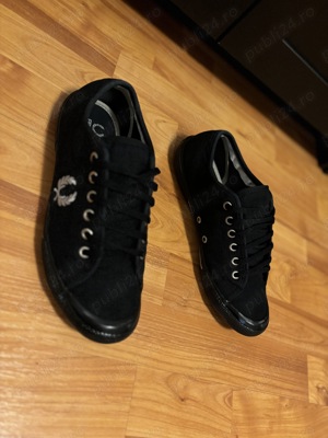 Tenesi Fred Perry negri in conditie buna marimea 40 - imagine 5