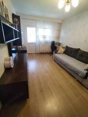 Vand apartament str Milcov 2 camere decomandate et 1 ,an constructie 1985  53 m  .Preț 61500  negoci - imagine 2