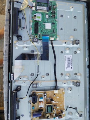 Dezmembrez Samsung UE 32EH4003W