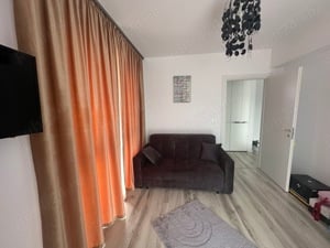 Apartament de vânzare cu 3 camere  - imagine 2