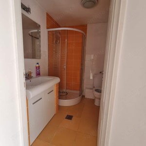 De vanzare casa in Roman , zona Pietei Mari , 89900e - imagine 3